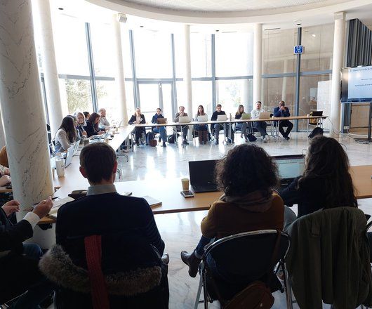 Salle emplie des participants du Hub Europe